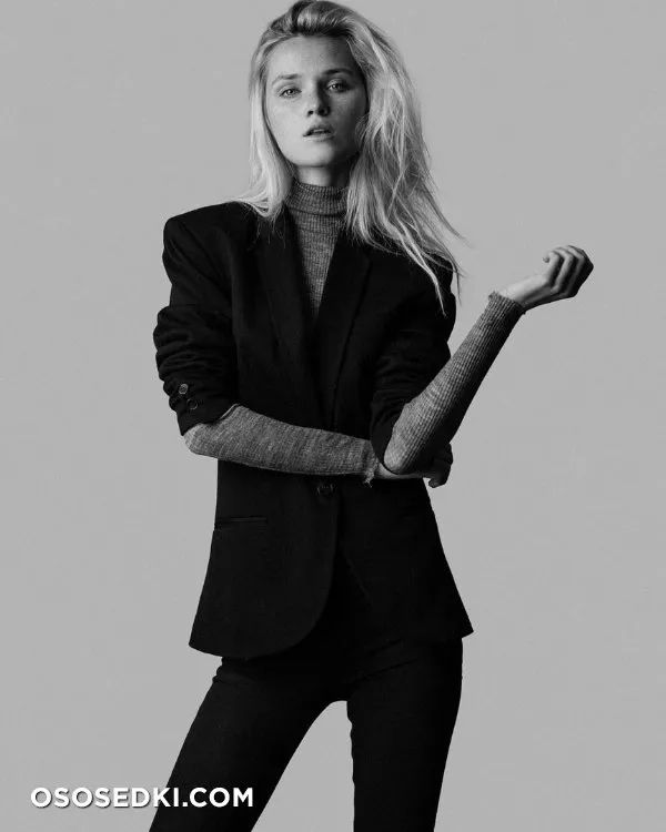Alexa Reynen - 279