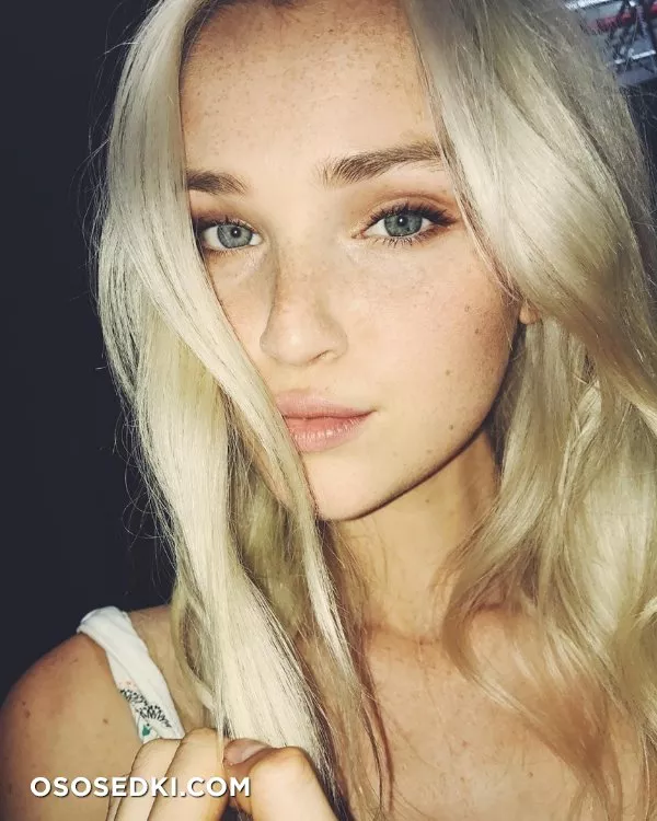 Alexa Reynen - 313