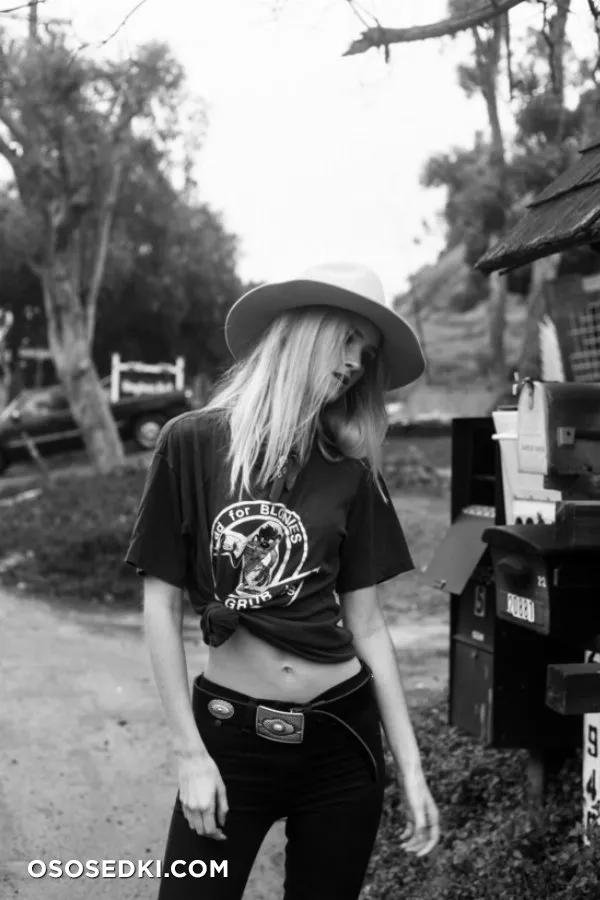 Alexa Reynen - 642