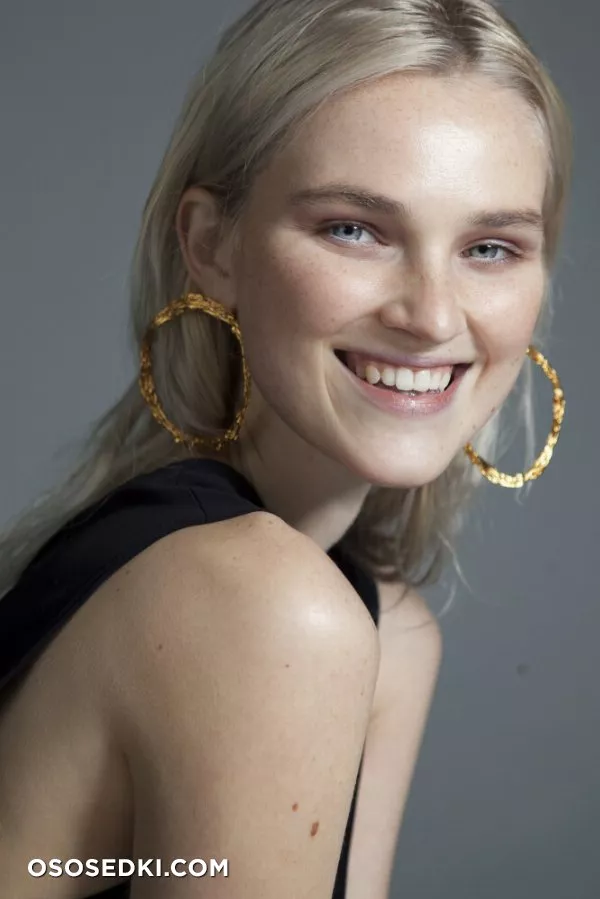 Alexa Reynen - 654