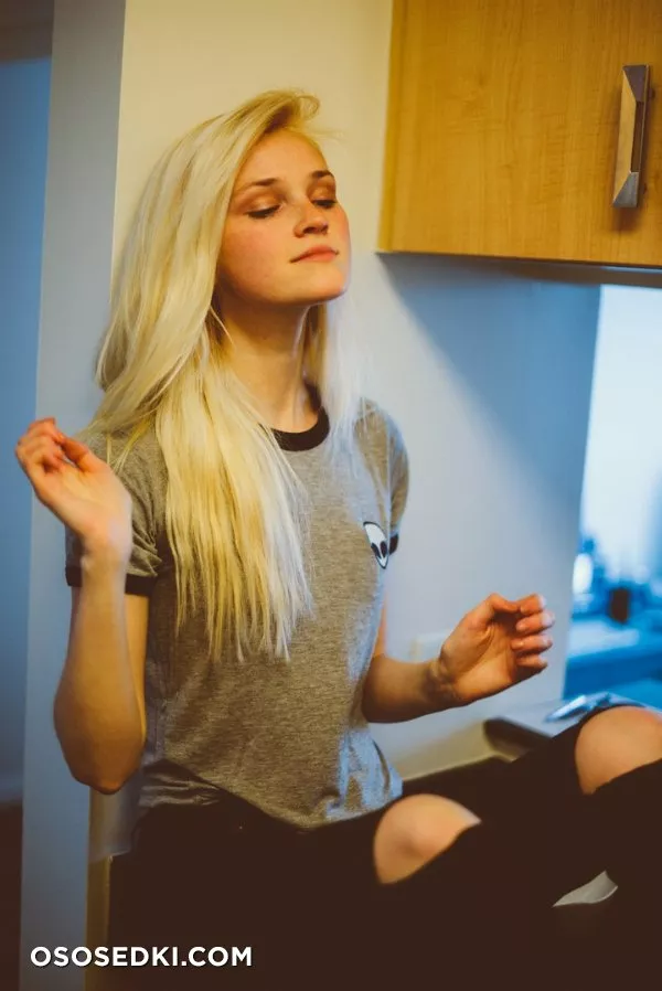 Alexa Reynen - 683