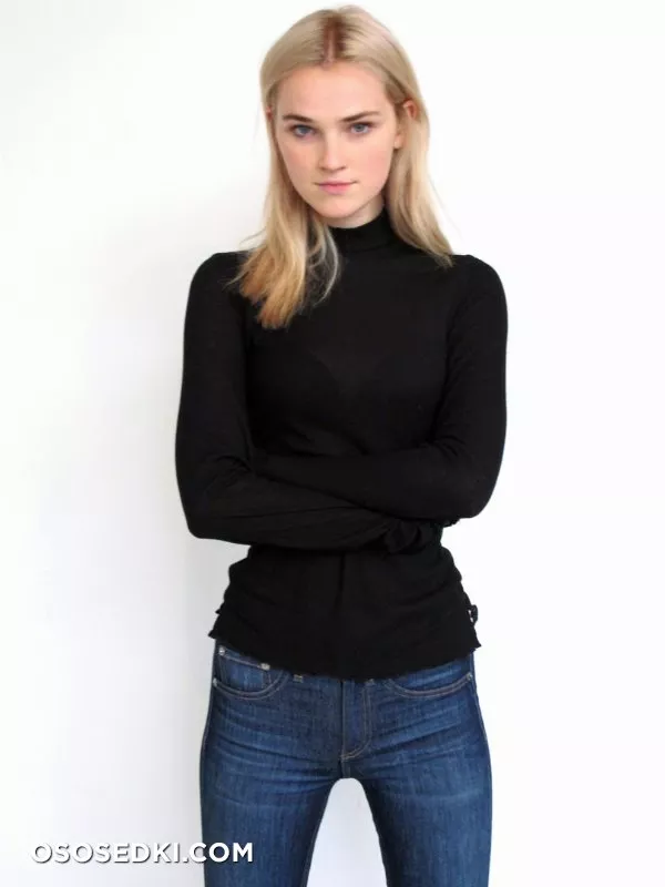 Alexa Reynen - 685