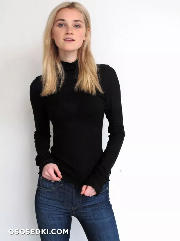 Alexa Reynen - 687