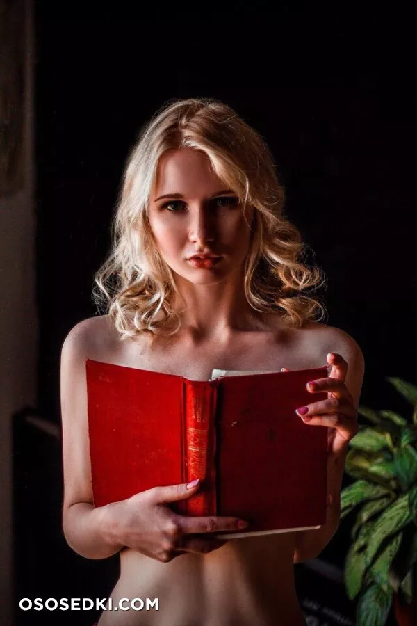 Anika White - 32