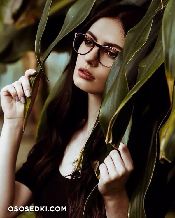 Sarah Nicole Harvey - 19
