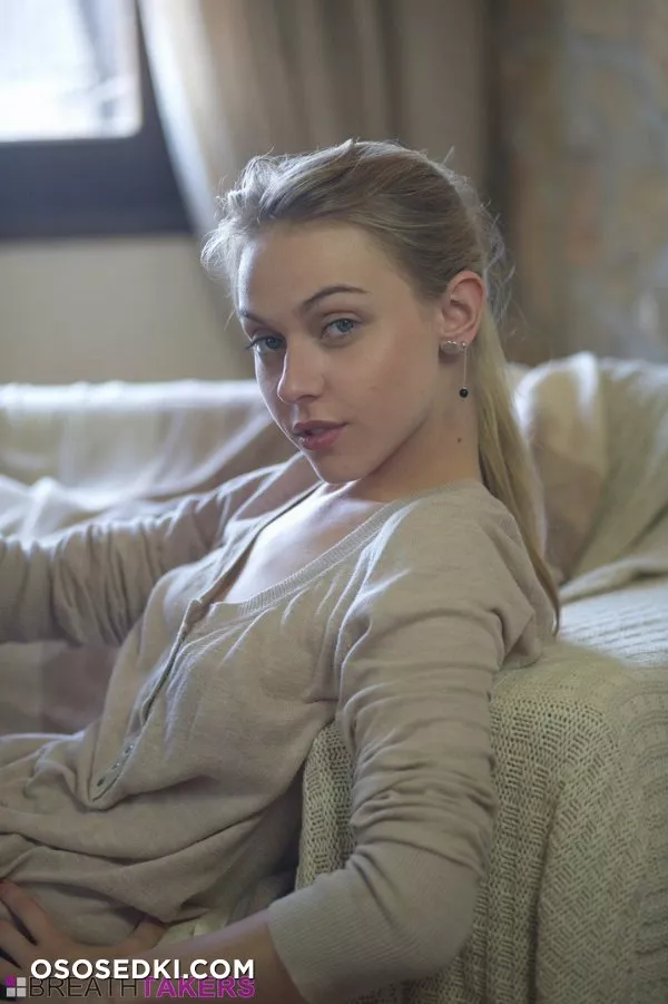 Chloe Toy - 86