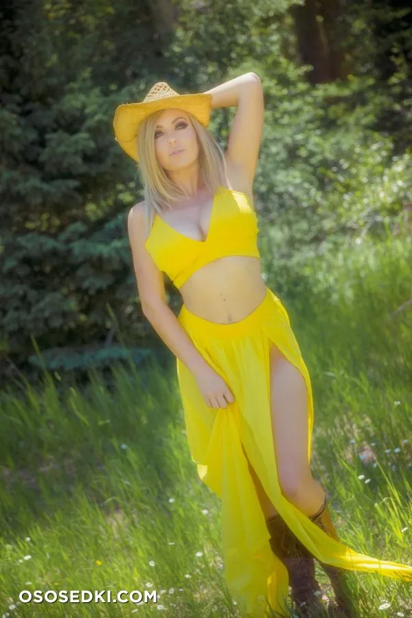 jessica-nigri-september - 122