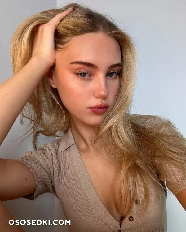 Anna Shr - 27