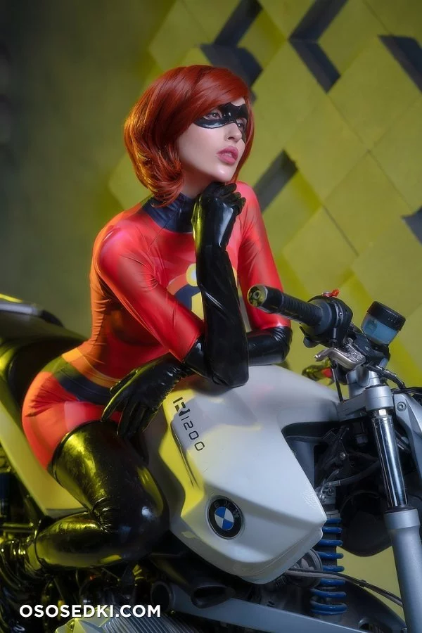 Elastgirl- The Incredibles - 1
