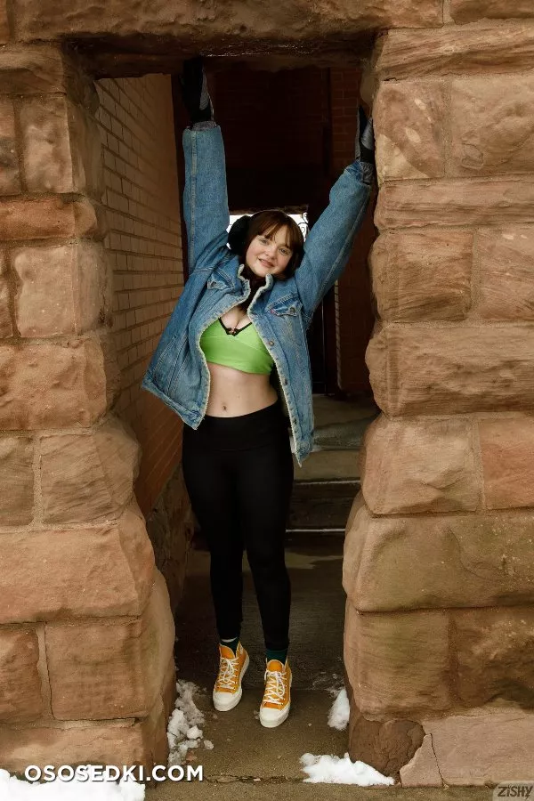 Daisy Wensday Merry Fistmas - 2