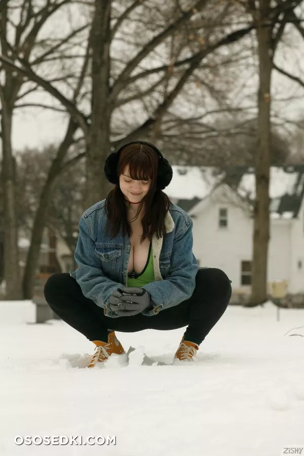 Daisy Wensday Merry Fistmas - 10