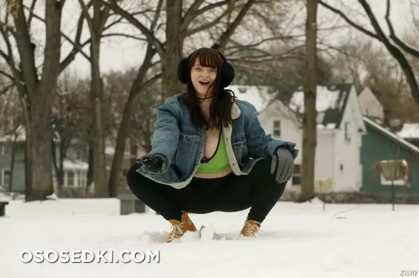 Daisy Wensday Merry Fistmas - 12