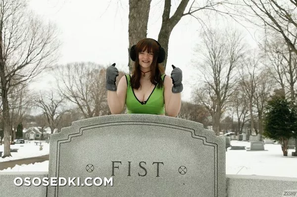 Daisy Wensday Merry Fistmas - 23
