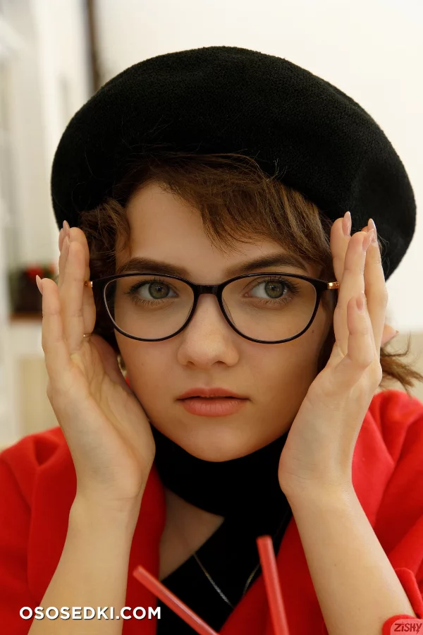 Victoria Minina Cafe Society 1 - 24