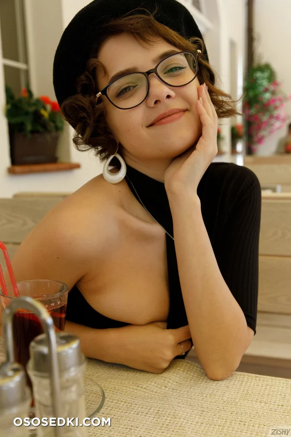 Victoria Minina Cafe Society 1 - 30
