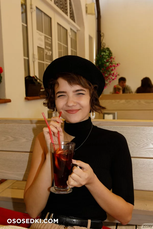 Victoria Minina Cafe Society 1 - 38