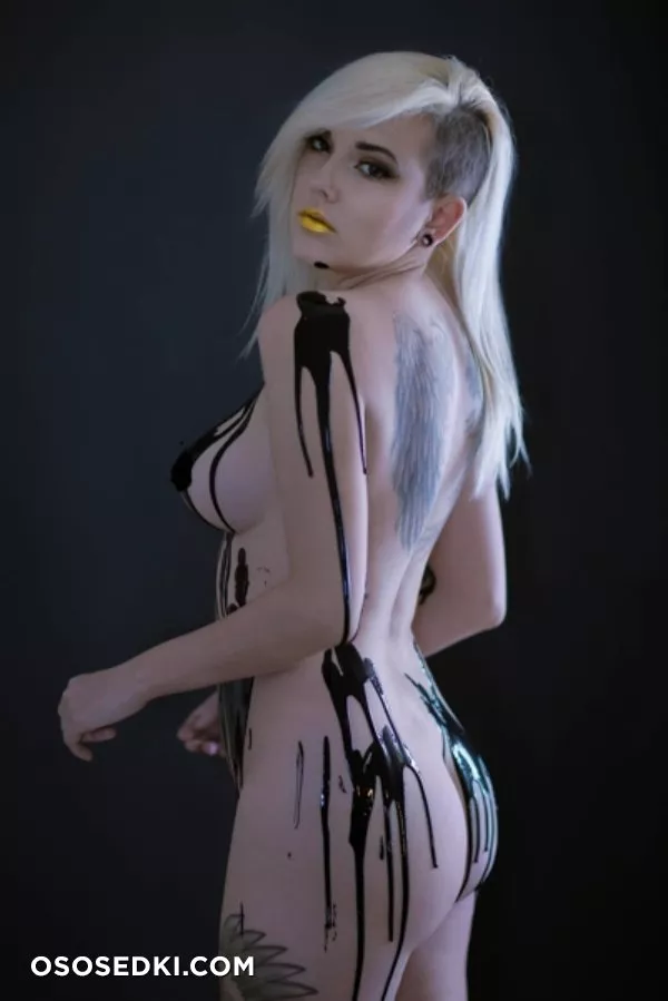 Darshelle Stevens - Black & Gold - 10