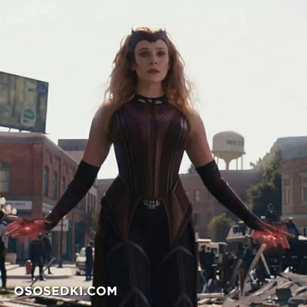 Elizabeth Olsen - 305