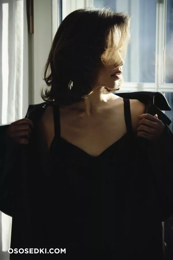 Emilia Clarke - 22