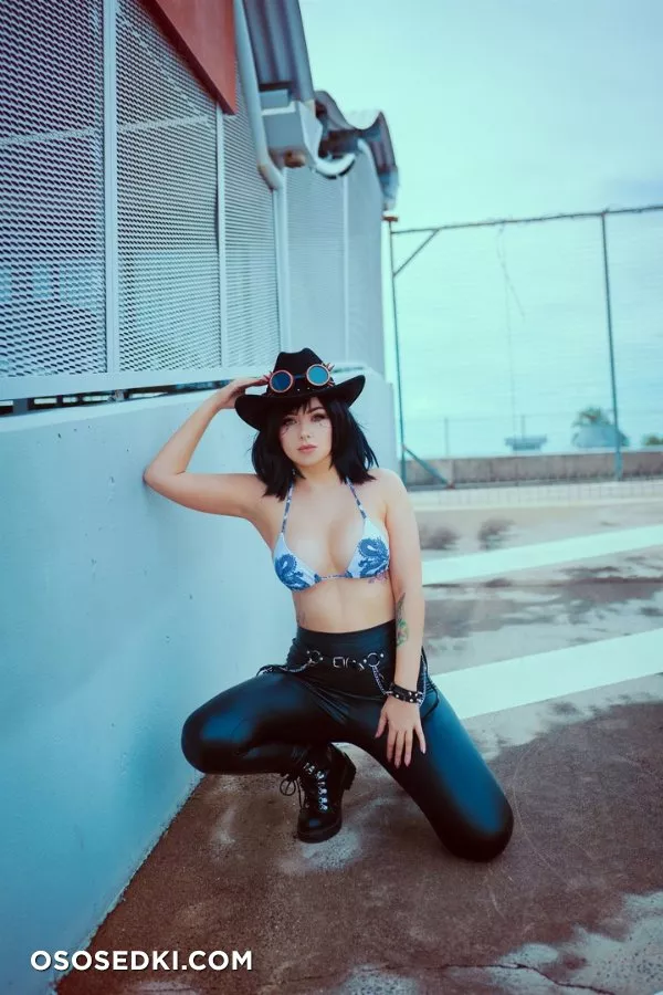 Amy Thunderbolt - 17