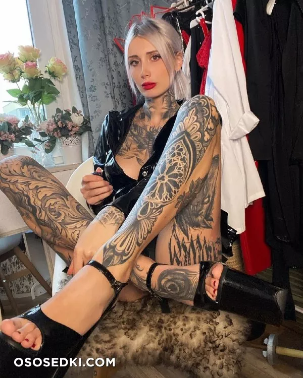 Random girls in latex - 196