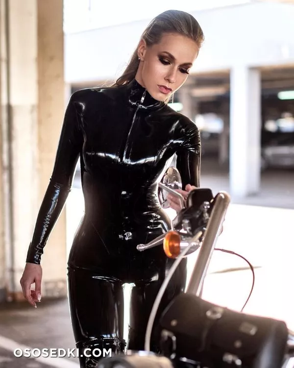 Random girls in latex - 296