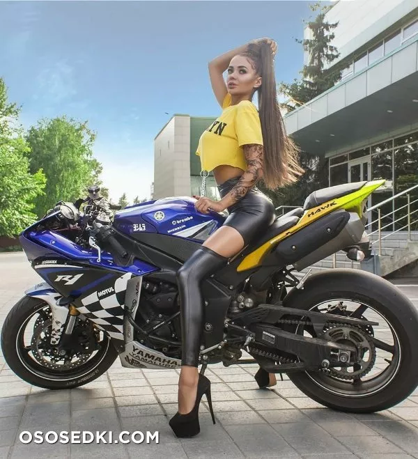 Random girls in latex - 330