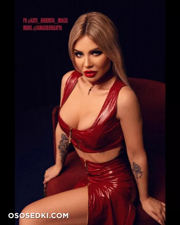 Random girls in latex - 334