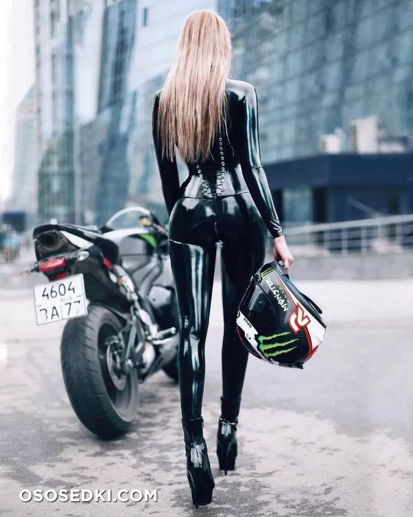 Random girls in latex - 355