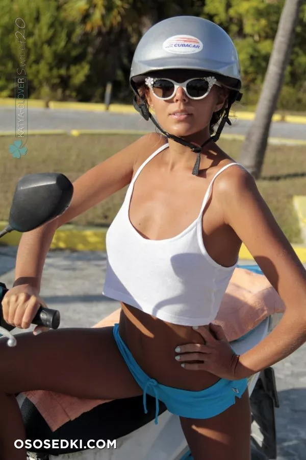 Katya Clover - 899
