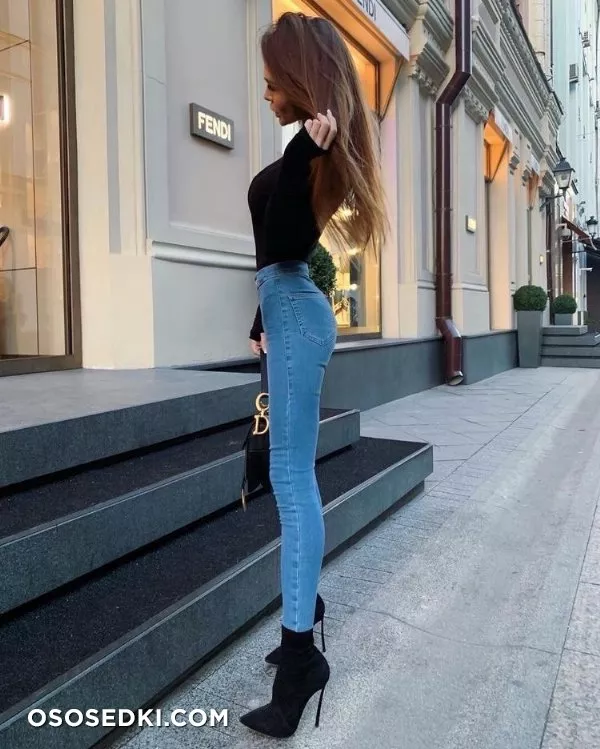 Девушки в купальниках - 360
