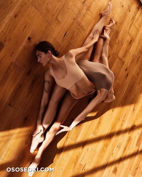Девушки в купальниках - 474