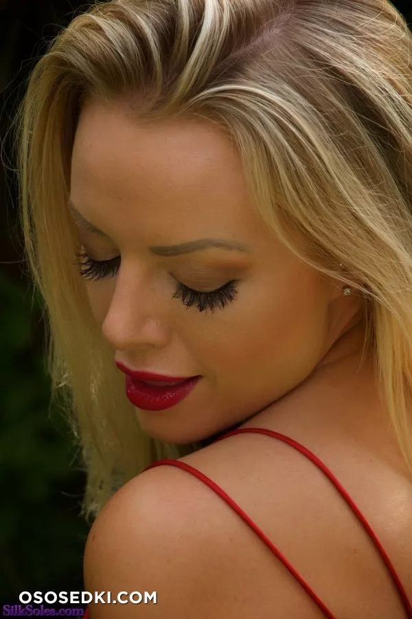 Hannah Claydon - Take A Turn Around The Garden - 88