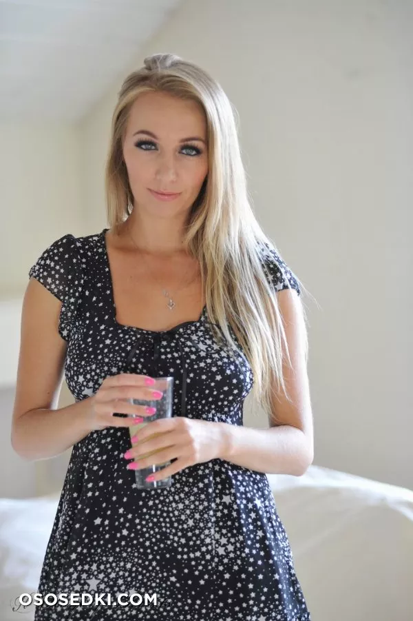 Hayley Marie Coppin-its Getting Hot - 1