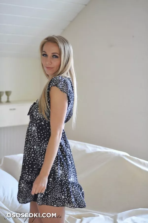 Hayley Marie Coppin-its Getting Hot - 2