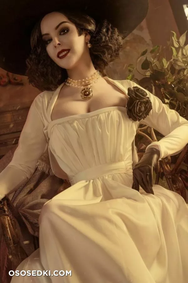 Lady Dimitrescu (Resident Evil) Disharmonica /Helly Von Valentine  - 1