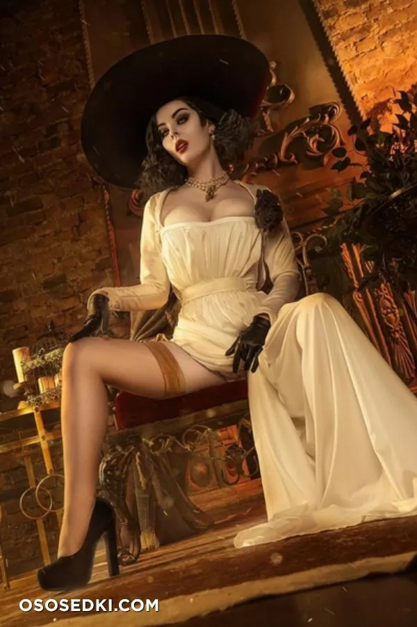 Lady Dimitrescu (Resident Evil) Disharmonica /Helly Von Valentine  - 3