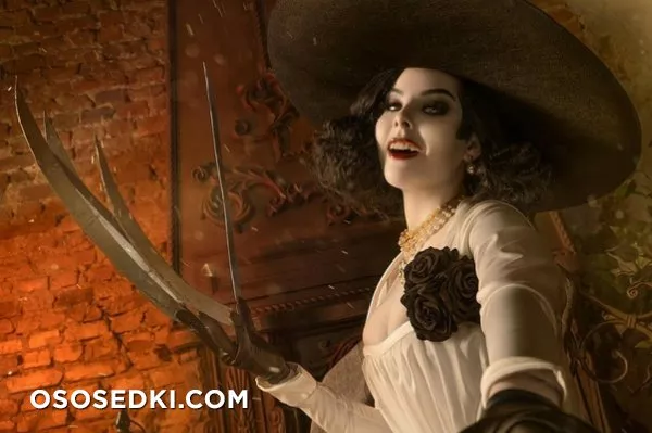 Lady Dimitrescu (Resident Evil) Disharmonica /Helly Von Valentine  - 6
