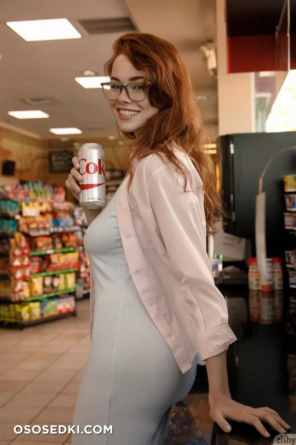 Sabrina Lynn - Shopping - 13