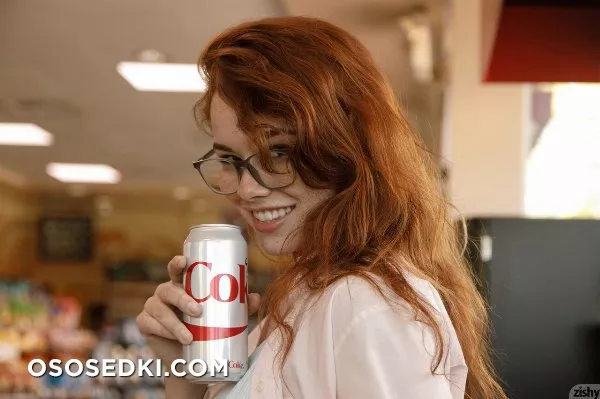 Sabrina Lynn - Shopping - 14