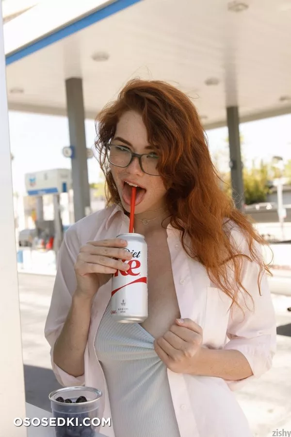 Sabrina Lynn - Shopping - 24
