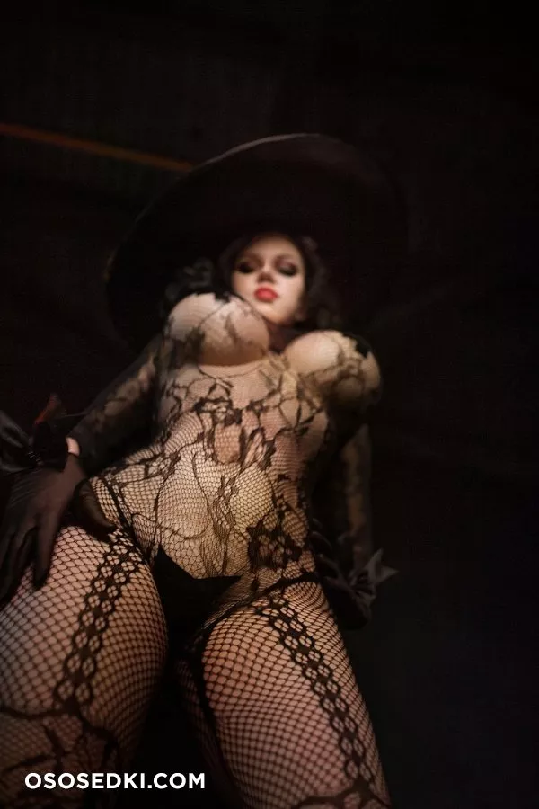 Alice Cosplay - Alcina Dimitrescu (Resident Evil) - 6