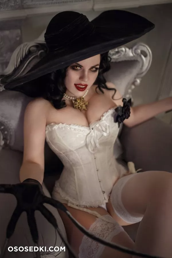 Alice Cosplay - Alcina Dimitrescu (Resident Evil) - 14