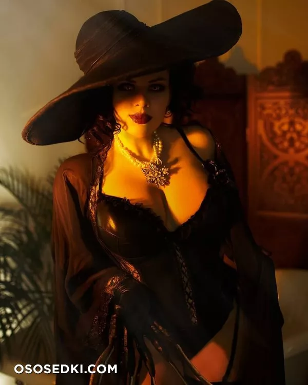 Alice Cosplay - Alcina Dimitrescu (Resident Evil) - 26