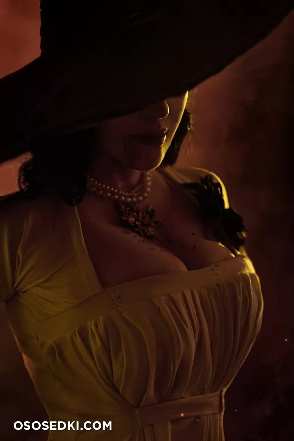 Alice Cosplay - Alcina Dimitrescu (Resident Evil) - 32