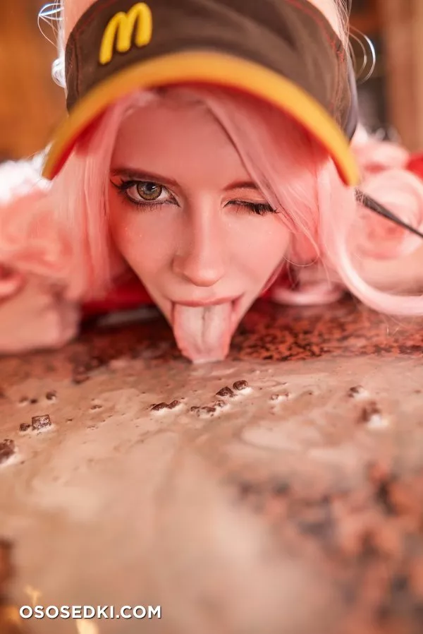 Caterpillar - i'm lovin eat - 27