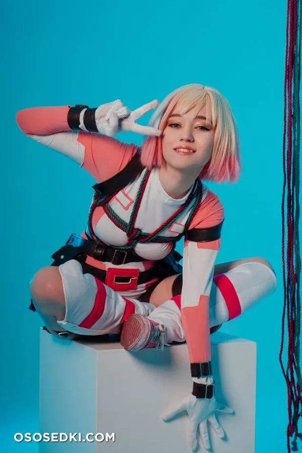 DonnaLoli - Gwenpool - 9