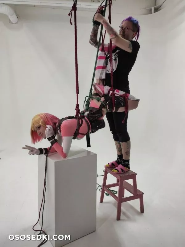 DonnaLoli - Gwenpool - 64