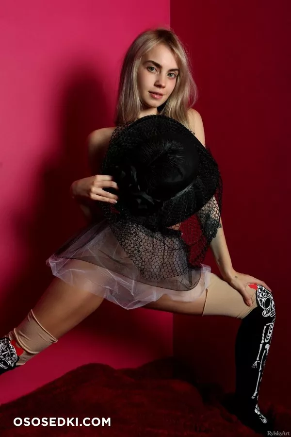 Sofy Bee - HelloHallo - RylskyArt - 18