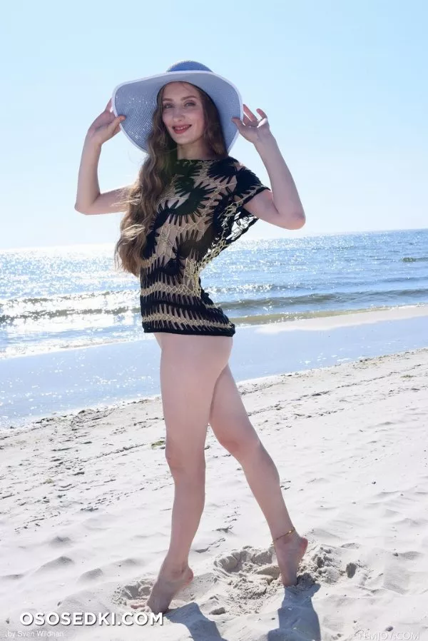 Imogen in Beach Day - FemJoy - 10